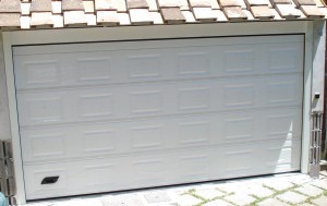 Serranda basculante in ferro portone sezionale per abitazione privata a Roma