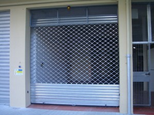 Serranda antitaglio in ferro a Roma