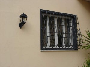 Grate in ferro personalizzate per abitazione privata a Roma