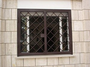 Grate in ferro artigianali per abitazione privata a Roma